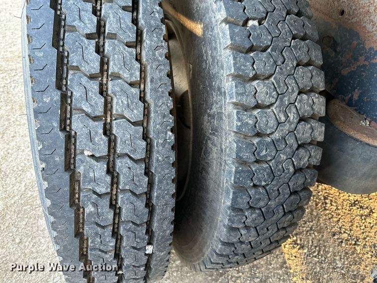 image for item DR5171 1984 Peterbilt 359  dump truck