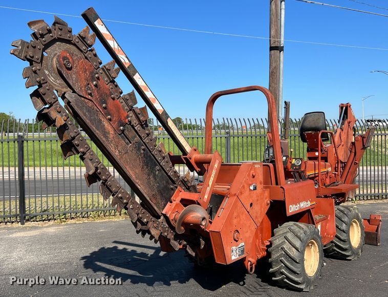 image for item DR5563 1993 Ditch Witch 5110  trencher