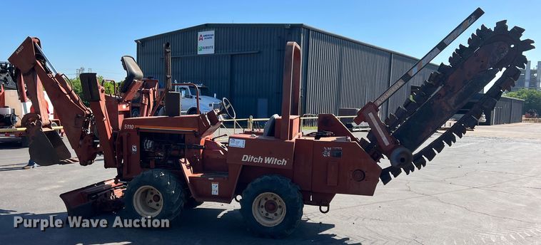 image for item DR5563 1993 Ditch Witch 5110  trencher