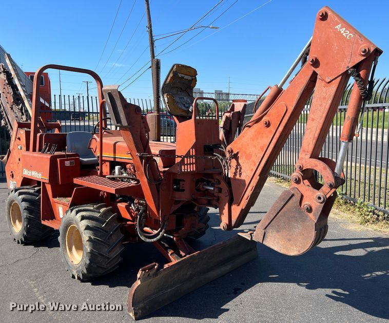 image for item DR5563 1993 Ditch Witch 5110  trencher