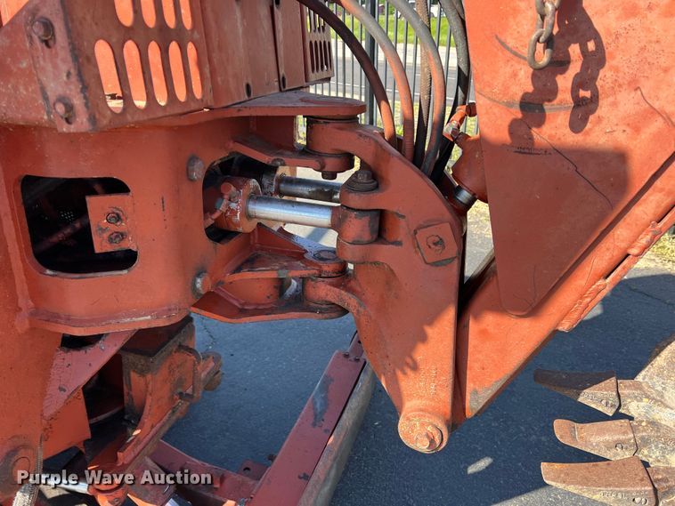 image for item DR5563 1993 Ditch Witch 5110  trencher