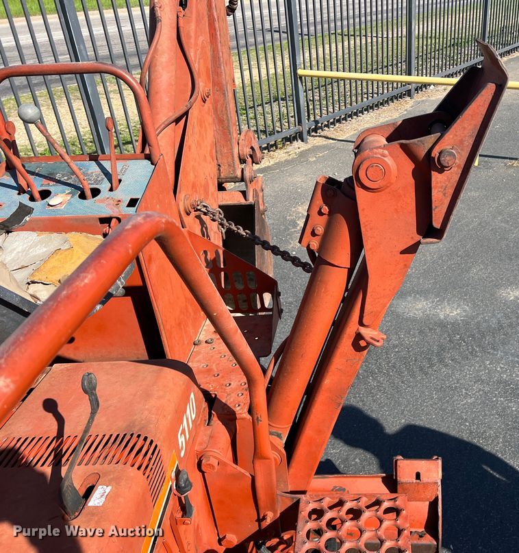 image for item DR5563 1993 Ditch Witch 5110  trencher