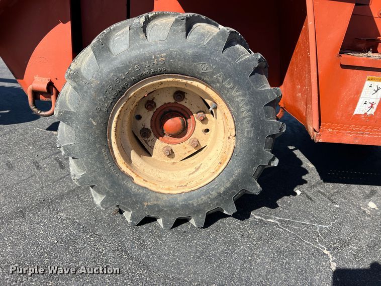 image for item DR5563 1993 Ditch Witch 5110  trencher