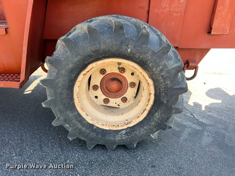 image for item DR5563 1993 Ditch Witch 5110  trencher