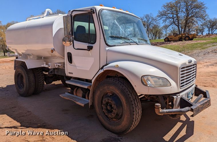 image for item DR6932 2005 Freightliner Business Class M2  water truck