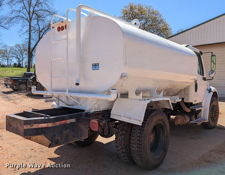 image for item DR6932 2005 Freightliner Business Class M2  water truck