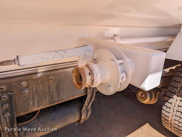 image for item DR6932 2005 Freightliner Business Class M2  water truck