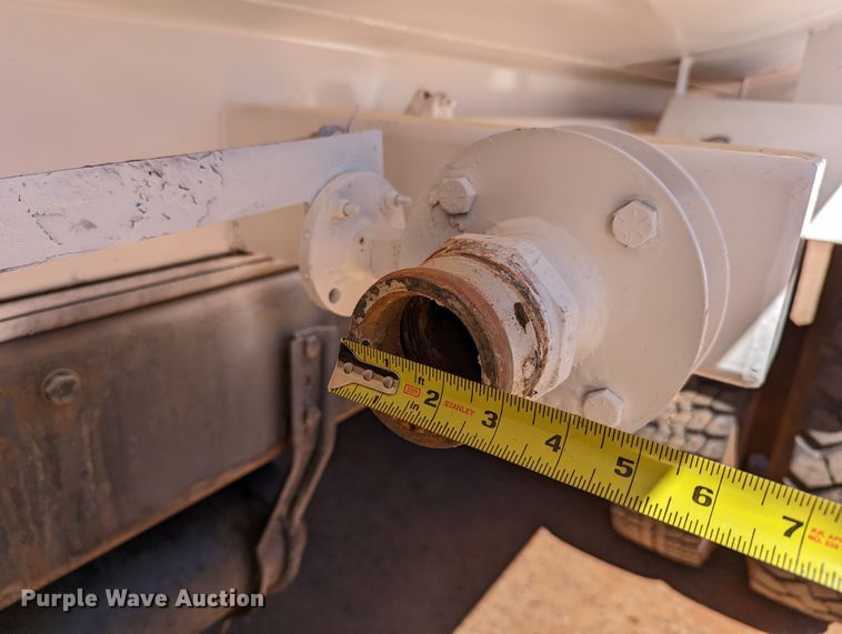 image for item DR6932 2005 Freightliner Business Class M2  water truck