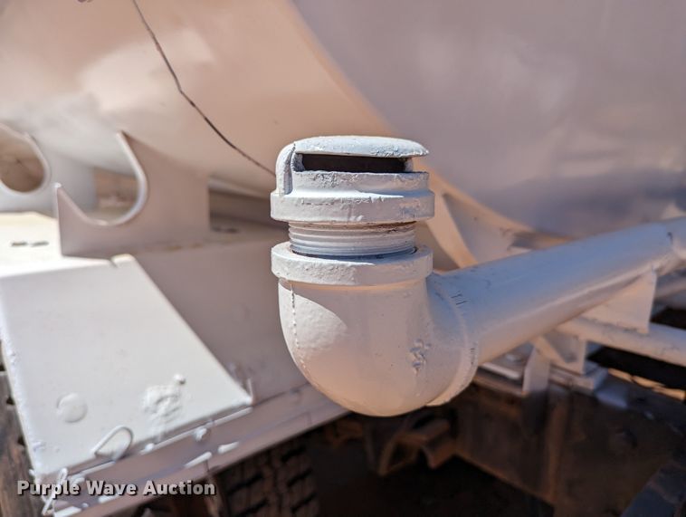 image for item DR6932 2005 Freightliner Business Class M2  water truck