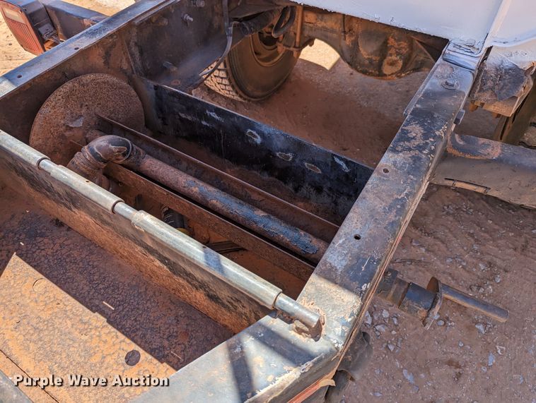 image for item DR6932 2005 Freightliner Business Class M2  water truck