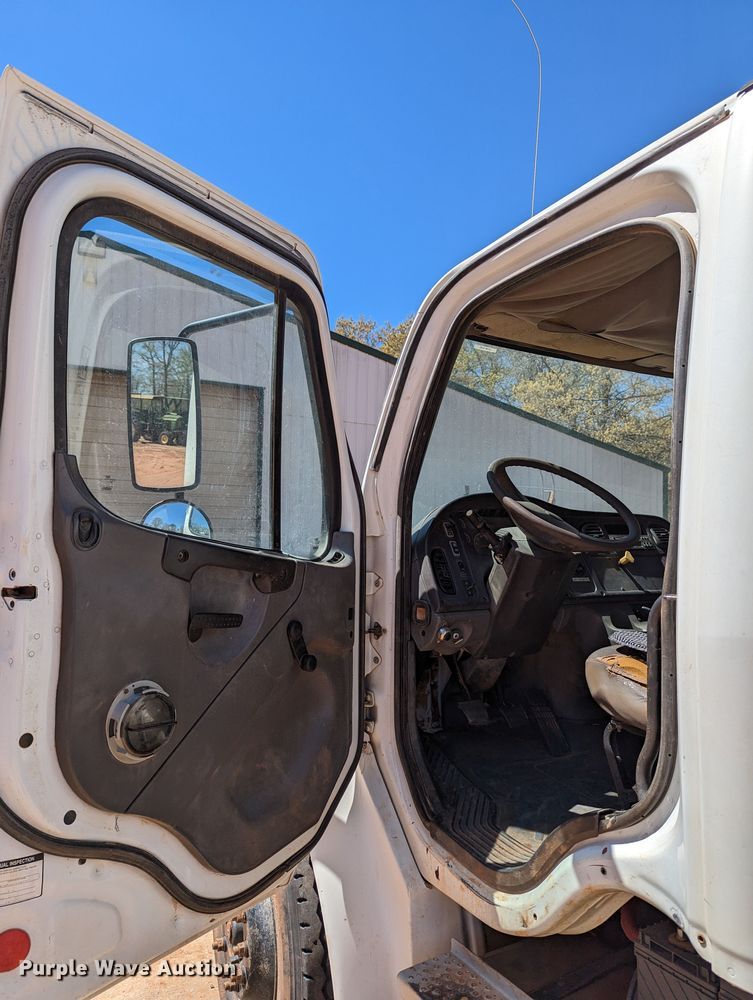 image for item DR6932 2005 Freightliner Business Class M2  water truck