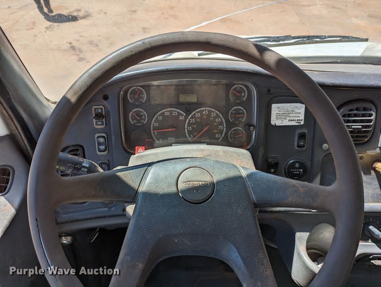 image for item DR6932 2005 Freightliner Business Class M2  water truck