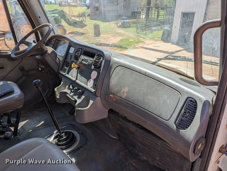 image for item DR6932 2005 Freightliner Business Class M2  water truck