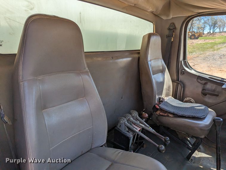 image for item DR6932 2005 Freightliner Business Class M2  water truck