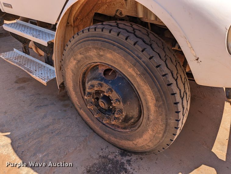 image for item DR6932 2005 Freightliner Business Class M2  water truck