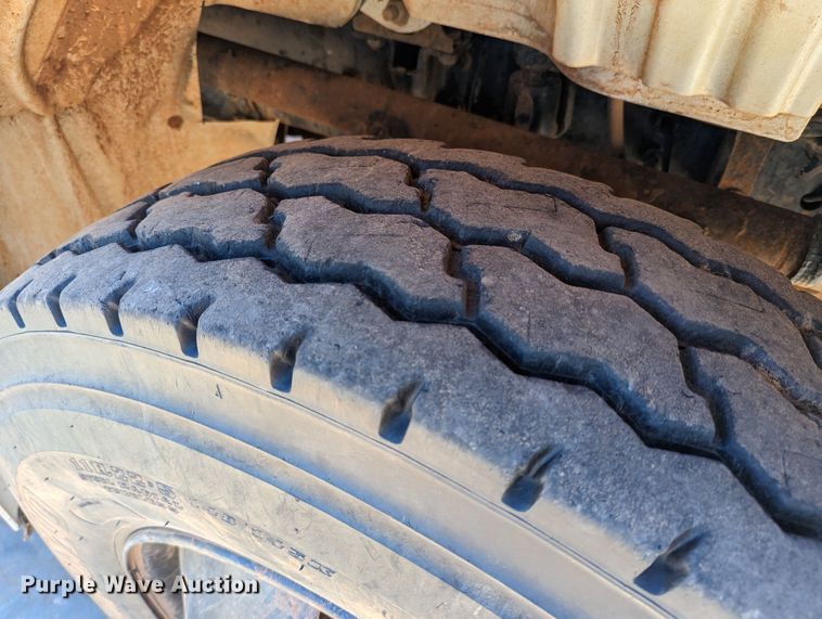 image for item DR6932 2005 Freightliner Business Class M2  water truck