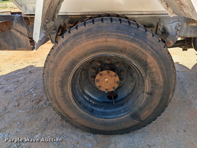 image for item DR6932 2005 Freightliner Business Class M2  water truck