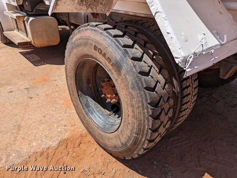 image for item DR6932 2005 Freightliner Business Class M2  water truck