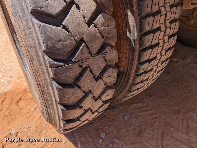 image for item DR6932 2005 Freightliner Business Class M2  water truck