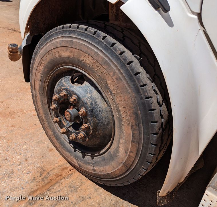 image for item DR6932 2005 Freightliner Business Class M2  water truck