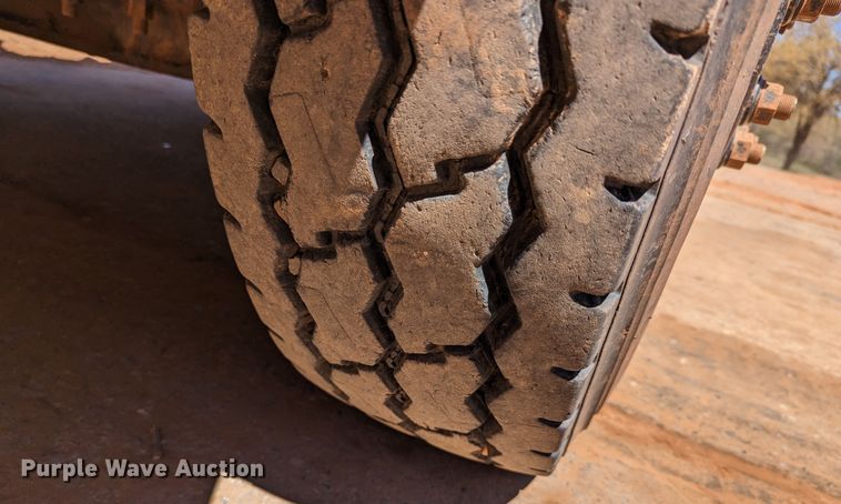 image for item DR6932 2005 Freightliner Business Class M2  water truck