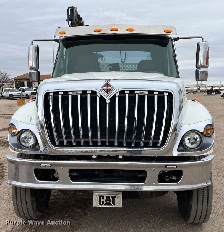 image for item DS1792 2009 International 7400  utility / service truck