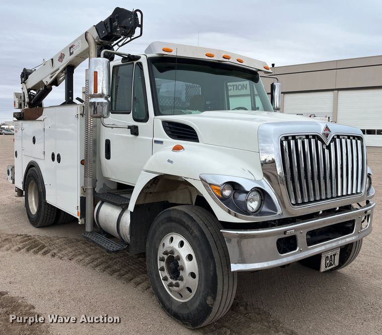 image for item DS1792 2009 International 7400  utility / service truck