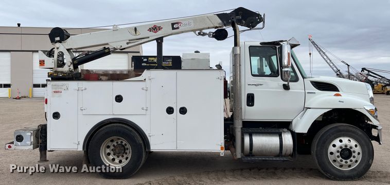 image for item DS1792 2009 International 7400  utility / service truck