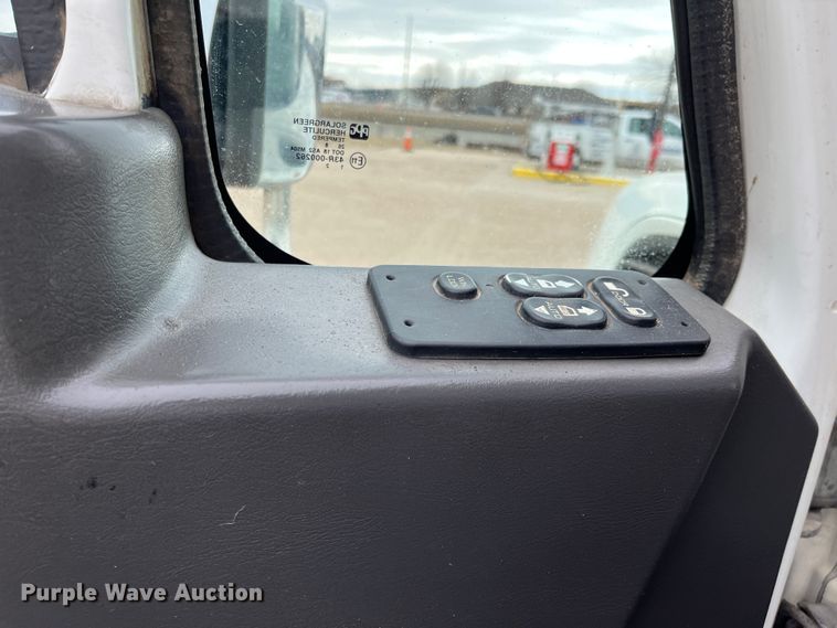 image for item DS1792 2009 International 7400  utility / service truck