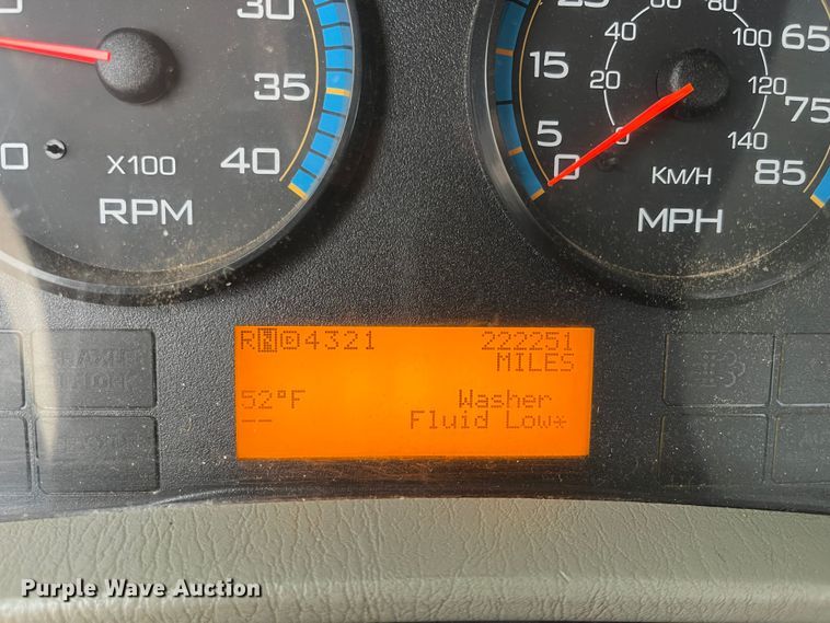 image for item DS1792 2009 International 7400  utility / service truck