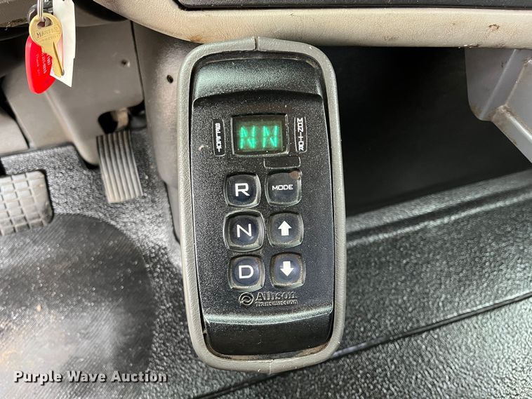 image for item DS1792 2009 International 7400  utility / service truck