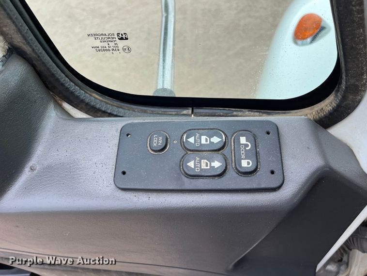 image for item DS1792 2009 International 7400  utility / service truck