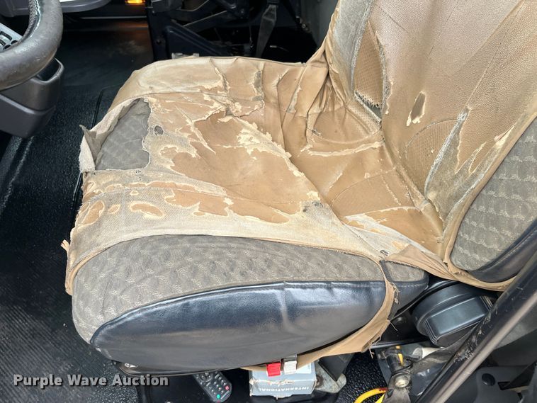 image for item DS1792 2009 International 7400  utility / service truck