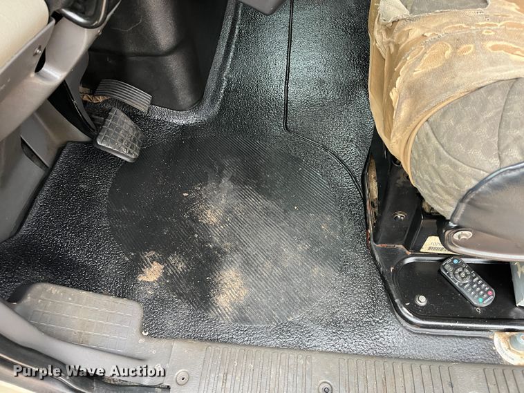 image for item DS1792 2009 International 7400  utility / service truck