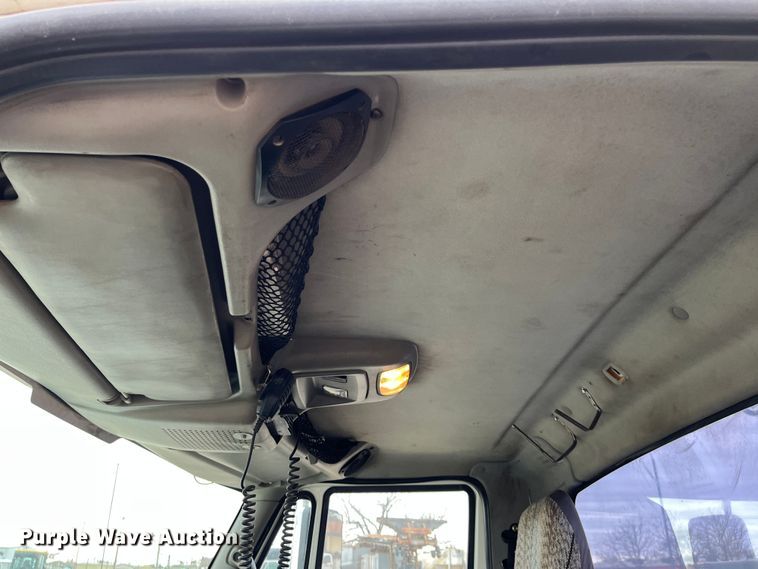 image for item DS1792 2009 International 7400  utility / service truck