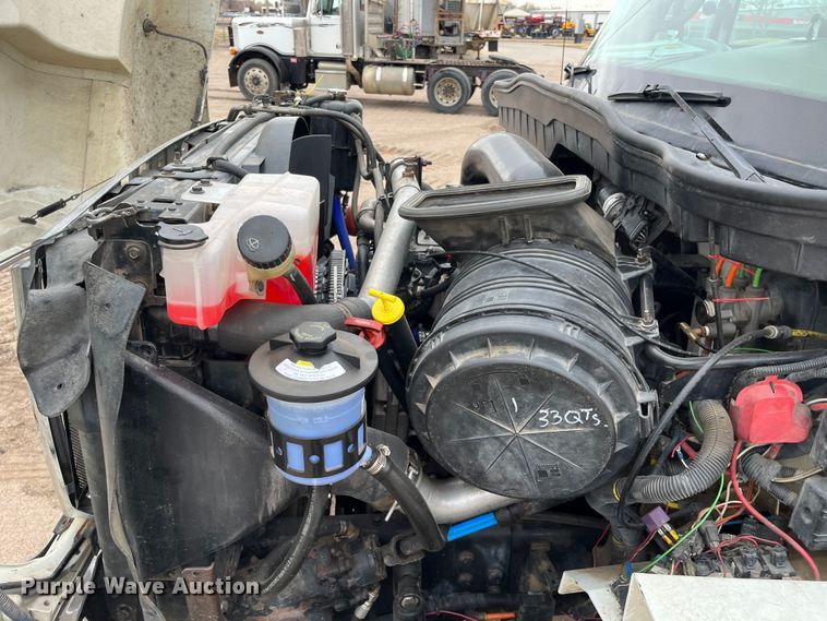 image for item DS1792 2009 International 7400  utility / service truck