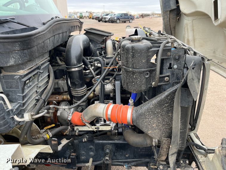 image for item DS1792 2009 International 7400  utility / service truck