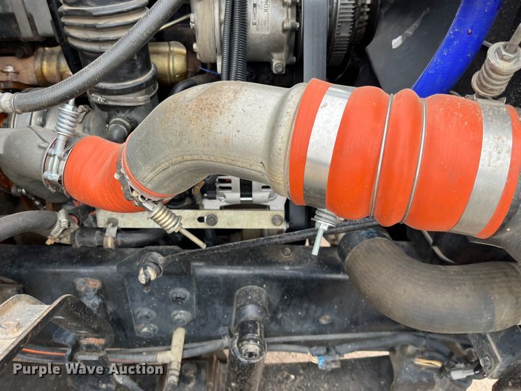 image for item DS1792 2009 International 7400  utility / service truck