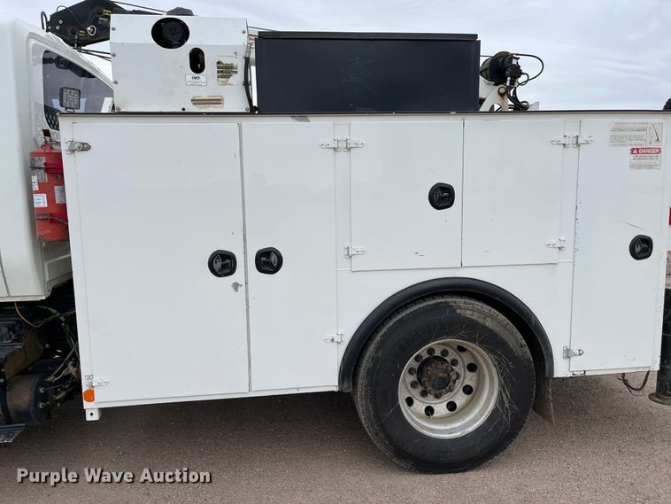 image for item DS1792 2009 International 7400  utility / service truck