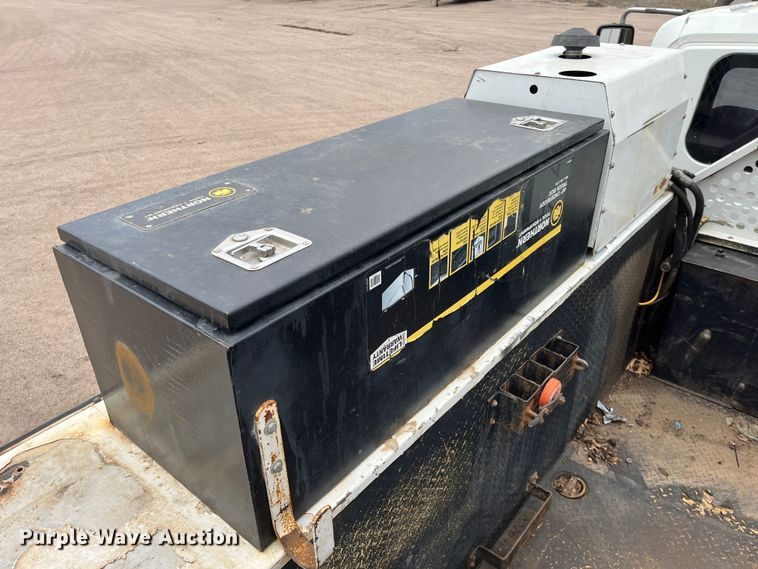 image for item DS1792 2009 International 7400  utility / service truck