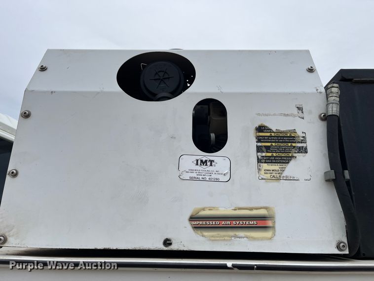 image for item DS1792 2009 International 7400  utility / service truck