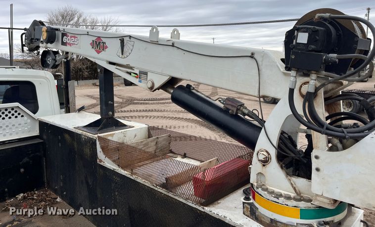 image for item DS1792 2009 International 7400  utility / service truck