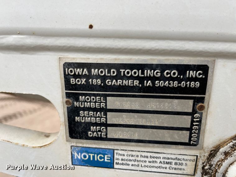 image for item DS1792 2009 International 7400  utility / service truck