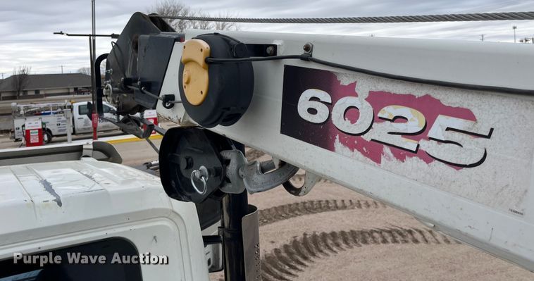 image for item DS1792 2009 International 7400  utility / service truck