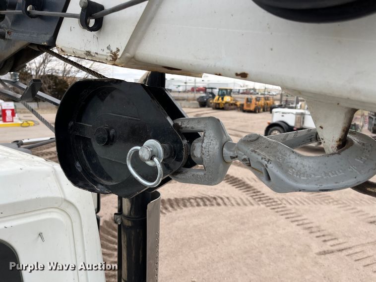 image for item DS1792 2009 International 7400  utility / service truck