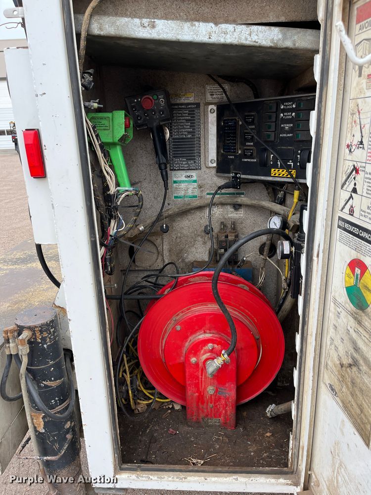 image for item DS1792 2009 International 7400  utility / service truck