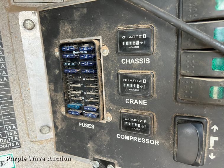 image for item DS1792 2009 International 7400  utility / service truck