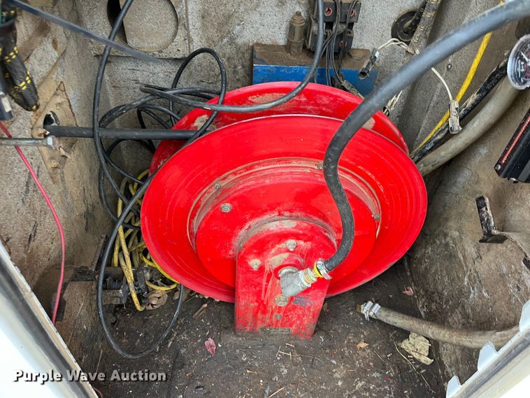 image for item DS1792 2009 International 7400  utility / service truck