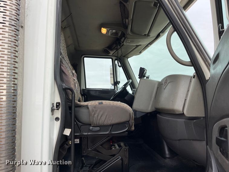 image for item DS1792 2009 International 7400  utility / service truck