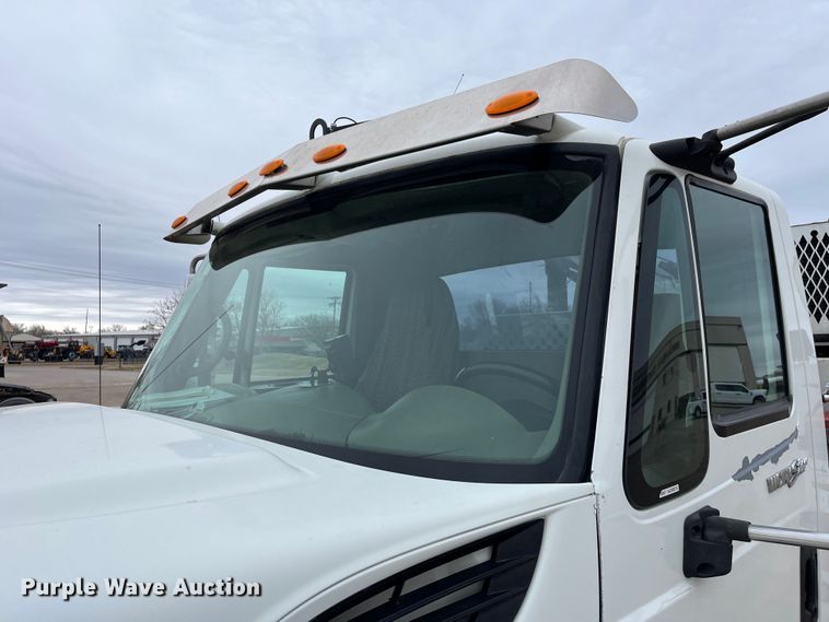 image for item DS1792 2009 International 7400  utility / service truck